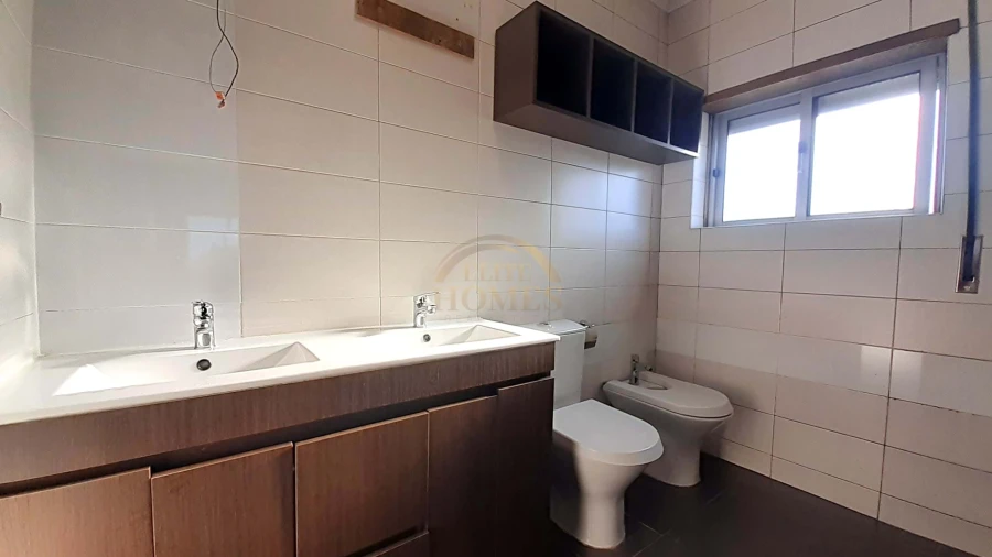 Apartamento T2 para Venda em Agualva e Mira-Sintra Foto 10