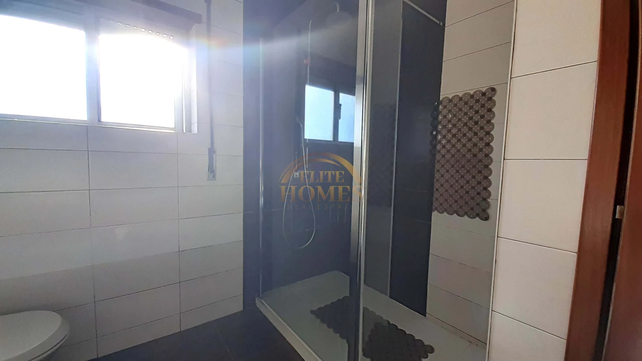 Apartamento T2 para Venda em Agualva e Mira-Sintra Foto 14