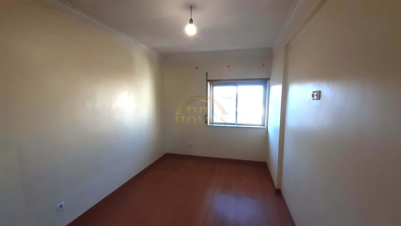 Apartamento T2 para Venda em Agualva e Mira-Sintra Foto 18