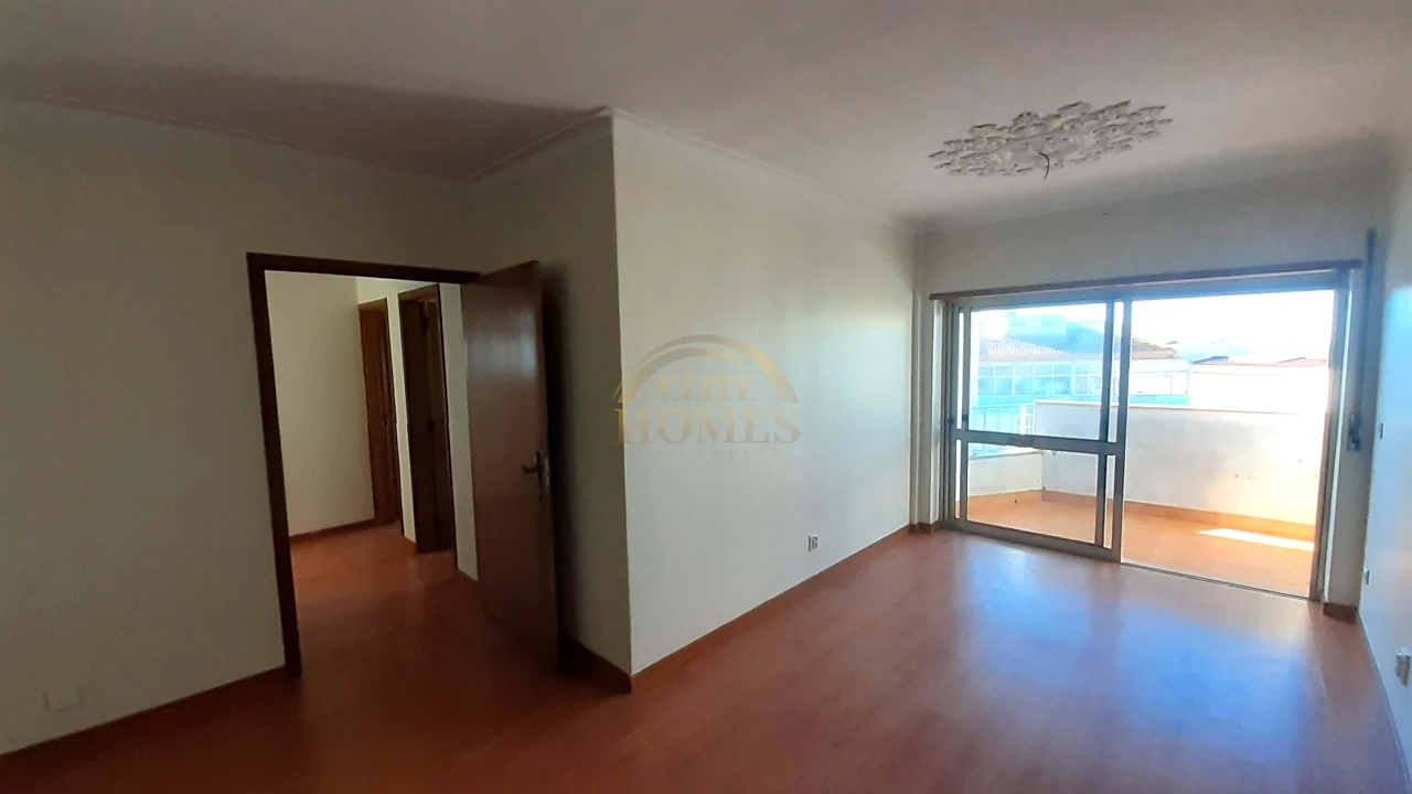 Apartamento T2 para Venda em Agualva e Mira-Sintra Foto 6