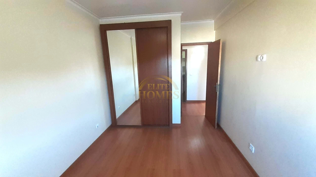 Apartamento T2 para Venda em Agualva e Mira-Sintra Foto 22