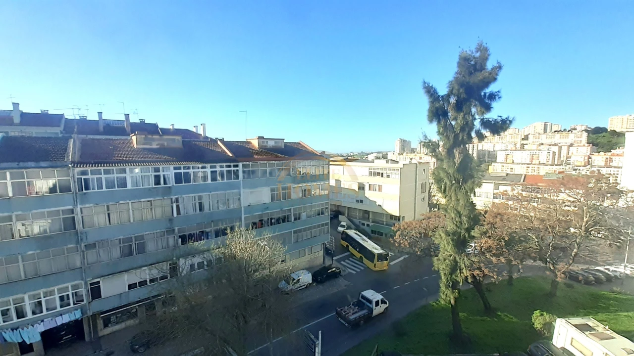 Apartamento T2 para Venda em Agualva e Mira-Sintra Foto 28