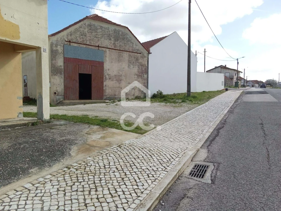 Armazém para Arrendamento em Santa Maria, São Pedro e Sobral da Lagoa Foto 2