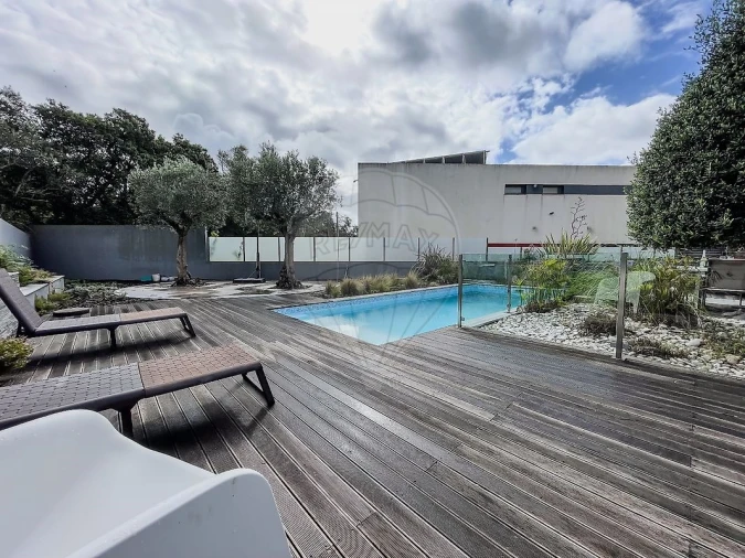 Moradia T4 para Venda em Rio de Mouro Foto 8