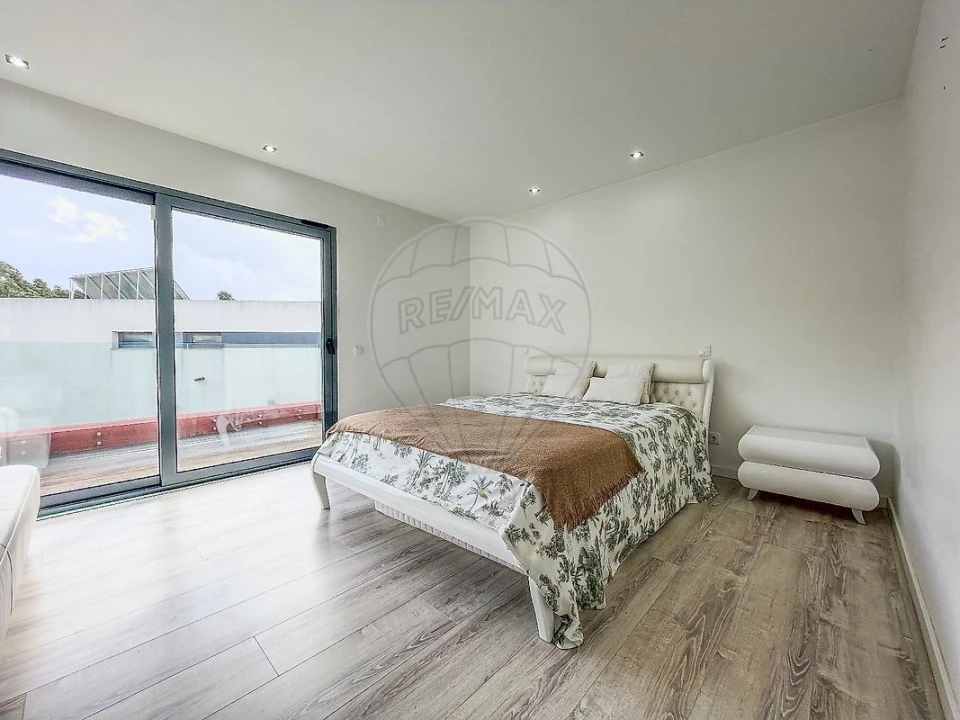 Moradia T4 para Venda em Rio de Mouro Foto 17