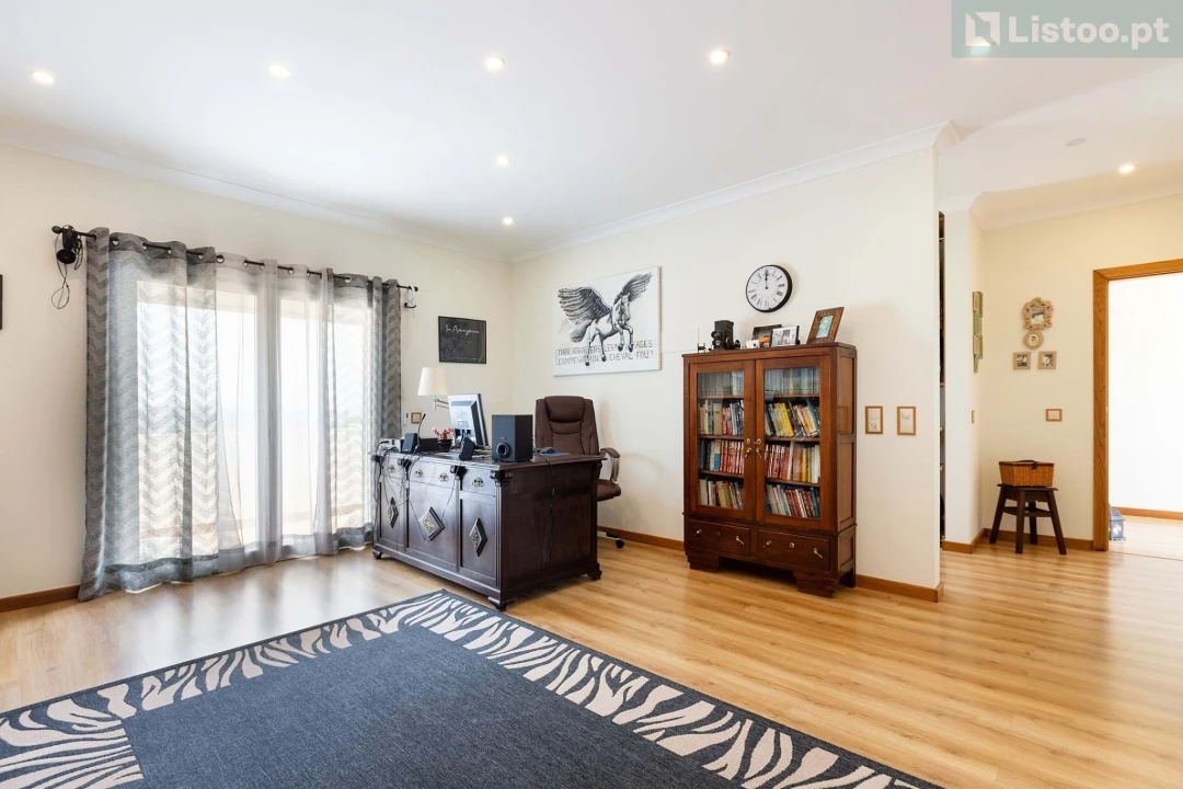 Moradia T4 para Venda em Encarnação Foto 6