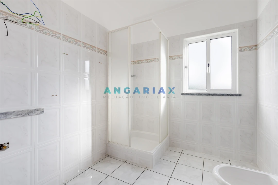 Moradia T3 para Venda em Golpilheira Foto 16