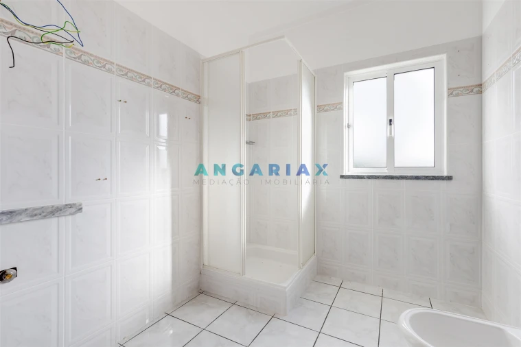 Moradia T3 para Venda em Golpilheira Foto 16