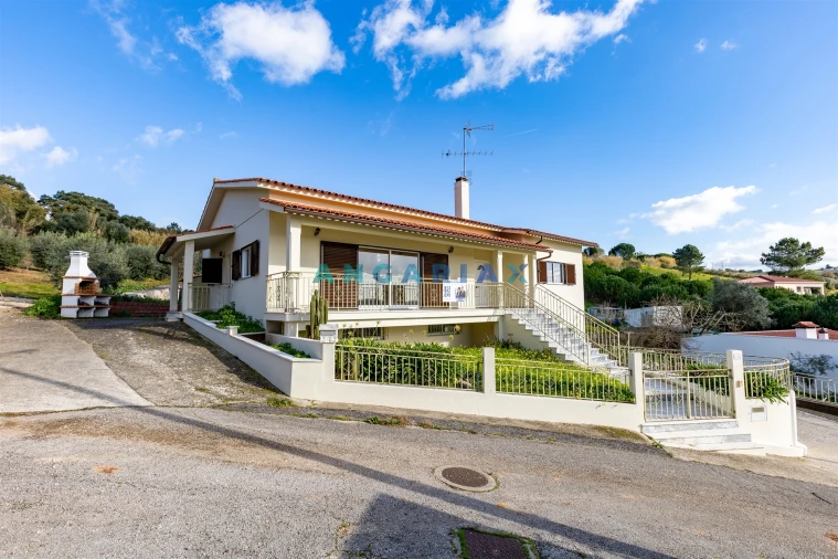 Moradia T3 para Venda em Golpilheira Foto 26