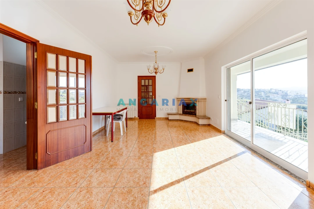 Moradia T3 para Venda em Golpilheira Foto 3