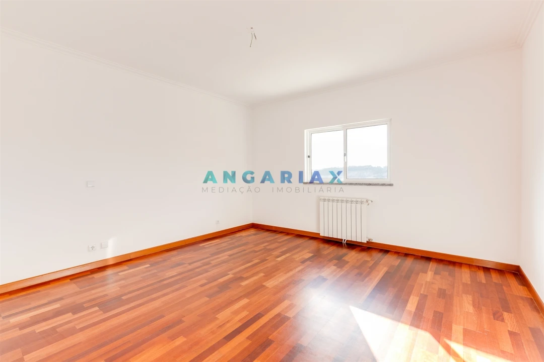 Moradia T3 para Venda em Golpilheira Foto 14