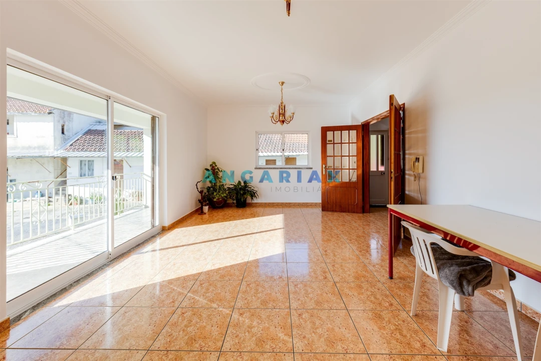 Moradia T3 para Venda em Golpilheira Foto 11