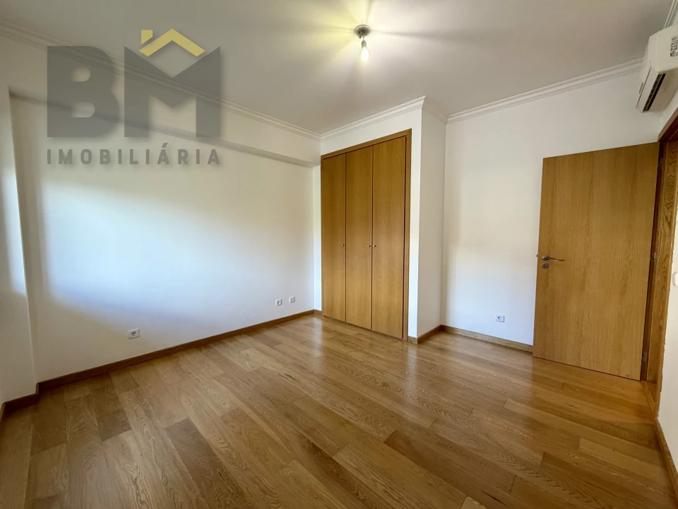 Apartamento T3 para Arrendamento em Castelo Branco Foto 16
