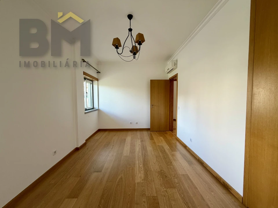 Apartamento T3 para Arrendamento em Castelo Branco Foto 14