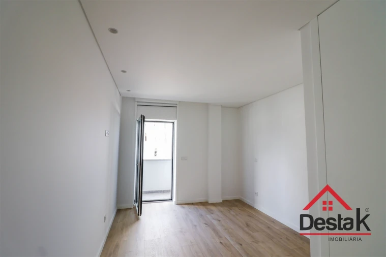 Apartamento T3 para Arrendamento em Ranhados Foto 9