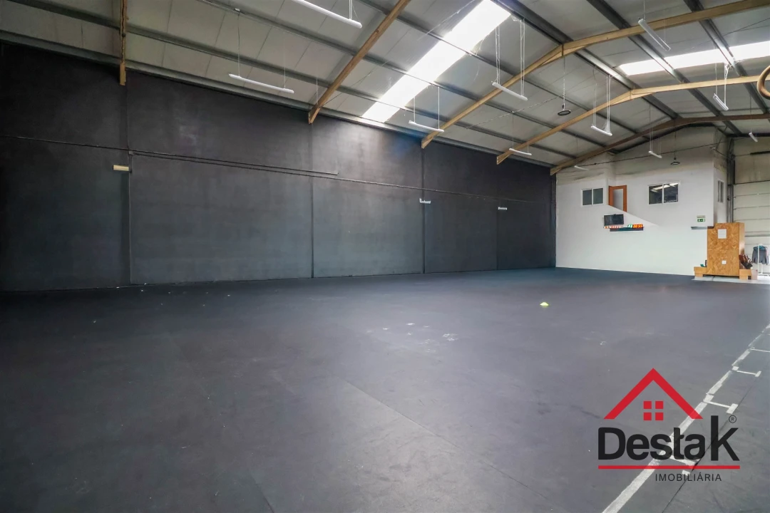 Armazém para Venda em São João de Lourosa Foto 3