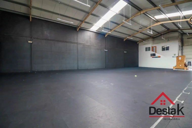 Armazém para Venda em São João de Lourosa Foto 3