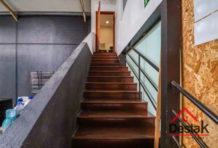 Armazém para Venda em São João de Lourosa Foto 5