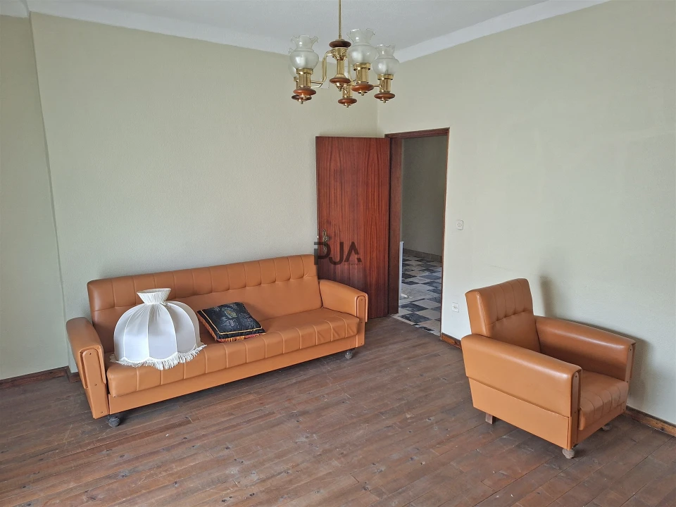 Moradia T5 para Venda em Sezures Foto 4