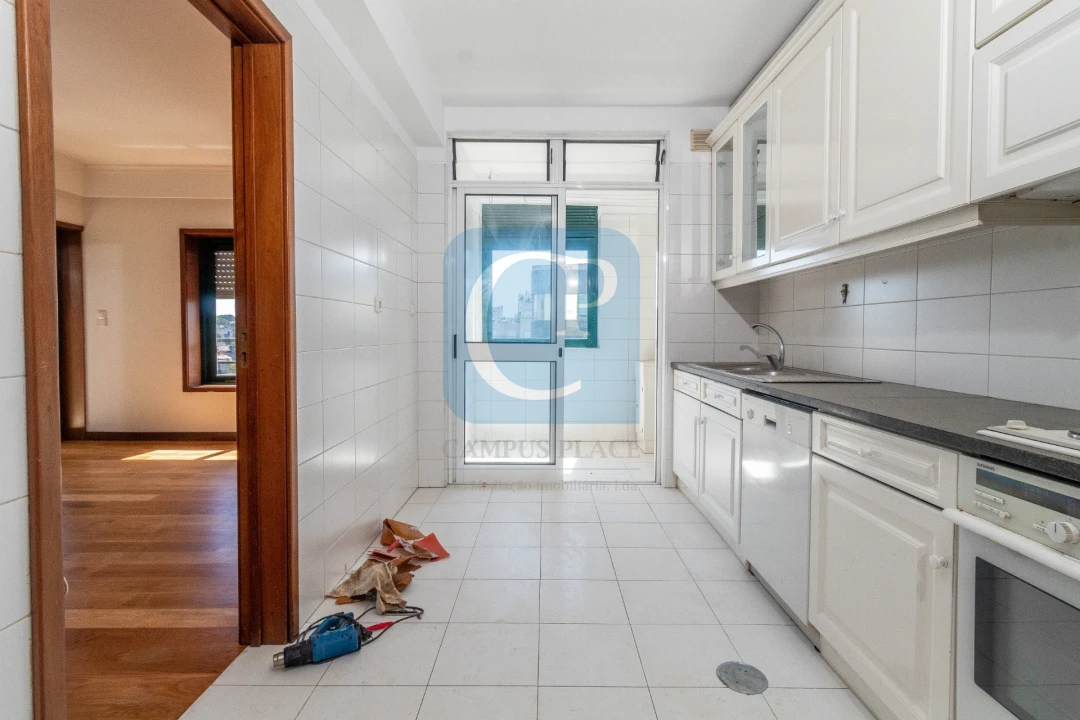 Apartamento T2 para Arrendamento em Ramalde Foto 7
