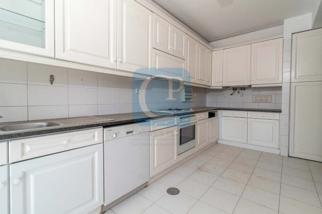 Apartamento T2 para Arrendamento em Ramalde Foto 5