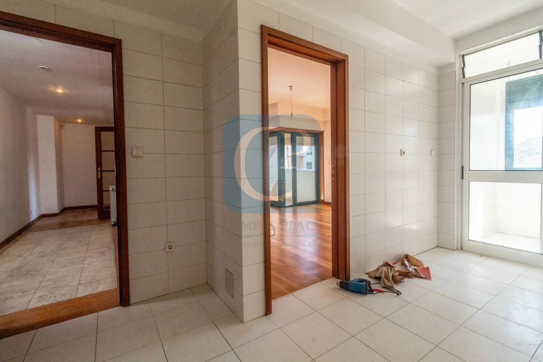 Apartamento T2 para Arrendamento em Ramalde Foto 8