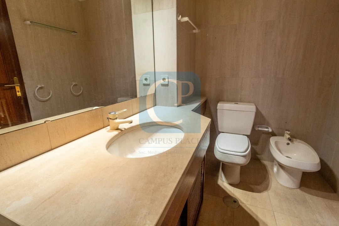 Apartamento T2 para Arrendamento em Ramalde Foto 23