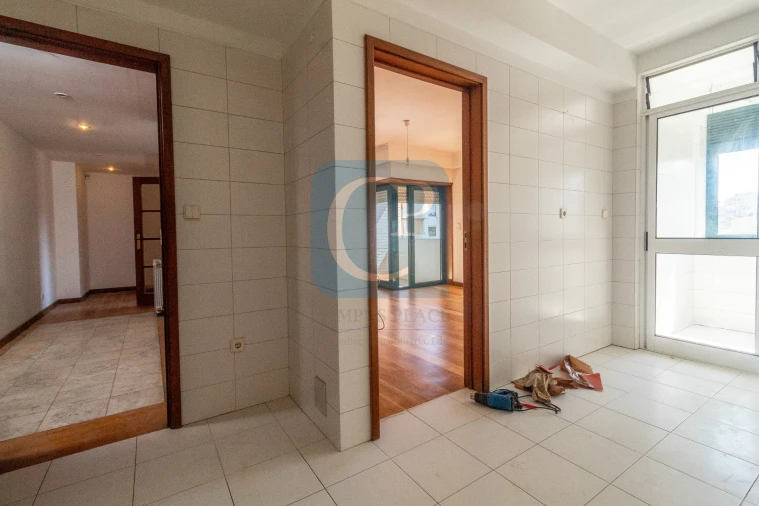 Apartamento T2 para Arrendamento em Ramalde Foto 8