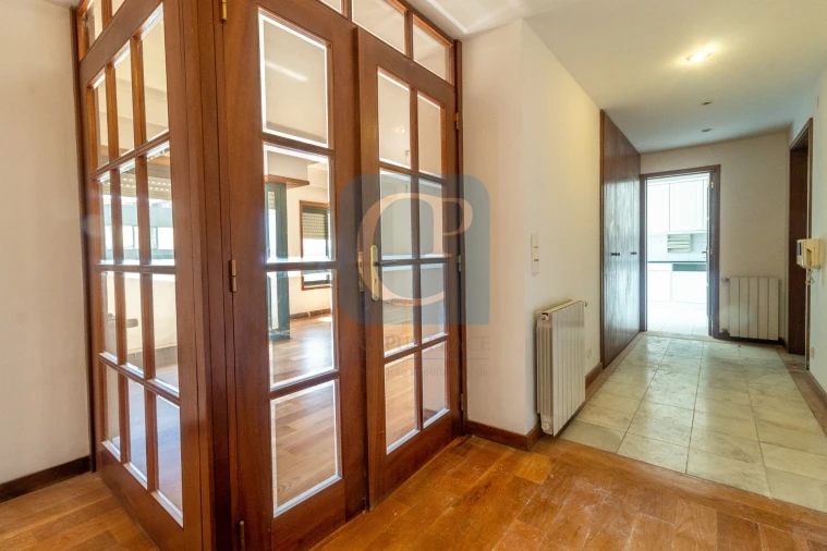 Apartamento T2 para Arrendamento em Ramalde Foto 14