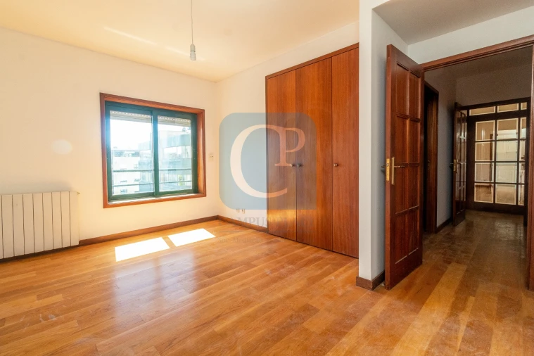 Apartamento T2 para Arrendamento em Ramalde Foto 19