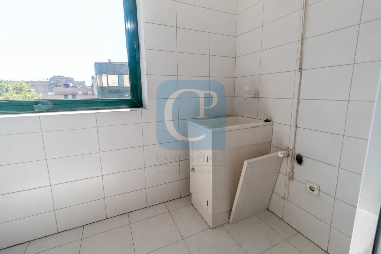 Apartamento T2 para Arrendamento em Ramalde Foto 6