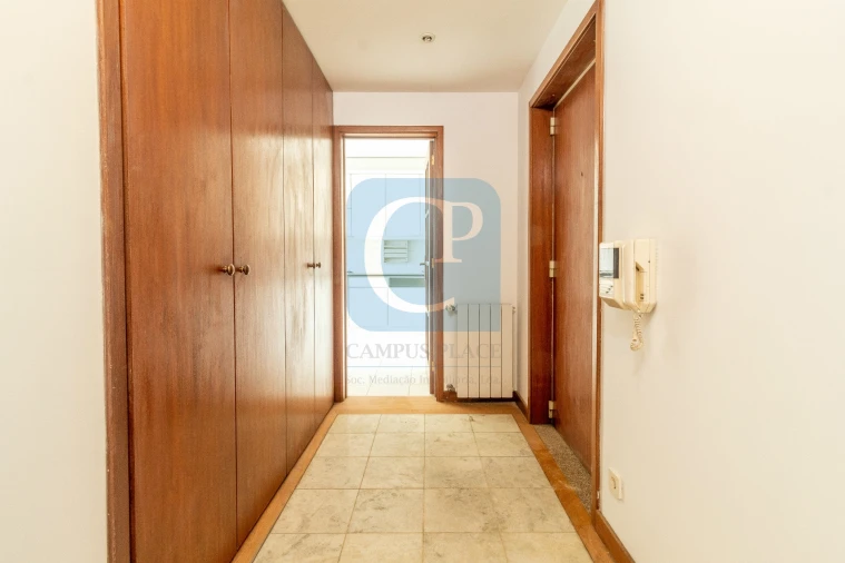 Apartamento T2 para Arrendamento em Ramalde Foto 3