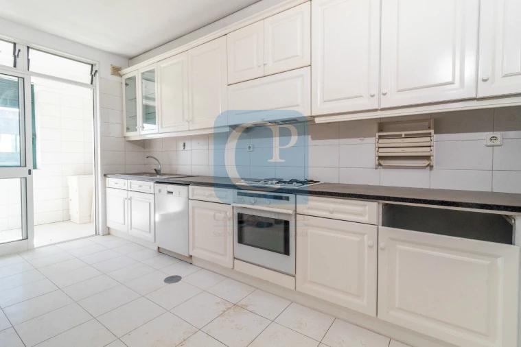 Apartamento T2 para Arrendamento em Ramalde Foto 4