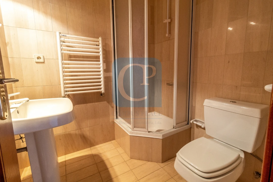 Apartamento T2 para Arrendamento em Ramalde Foto 15