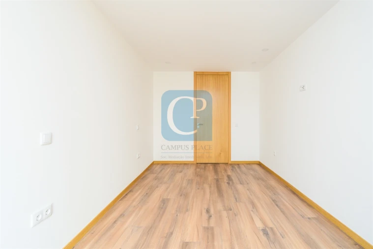Apartamento T2 para Arrendamento em Paranhos Foto 14