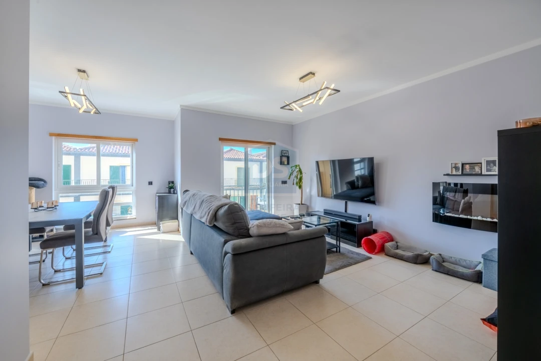 Apartamento T3 para Venda em Quelfes Foto 5