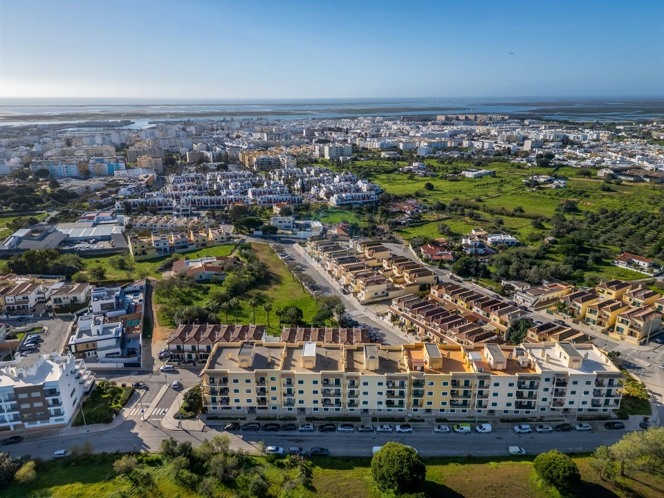 Apartamento T3 para Venda em Quelfes Foto 29