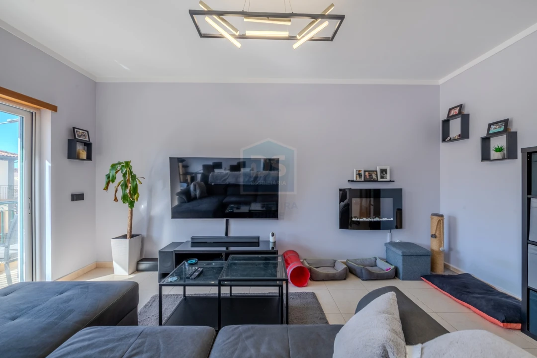 Apartamento T3 para Venda em Quelfes Foto 2