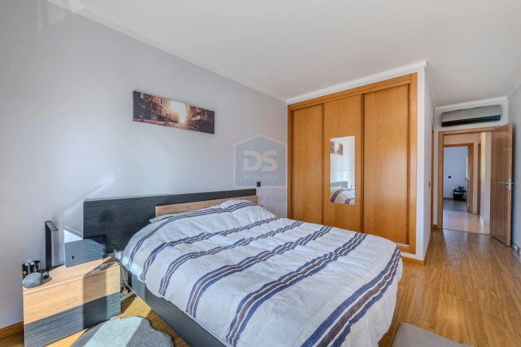 Apartamento T3 para Venda em Quelfes Foto 15
