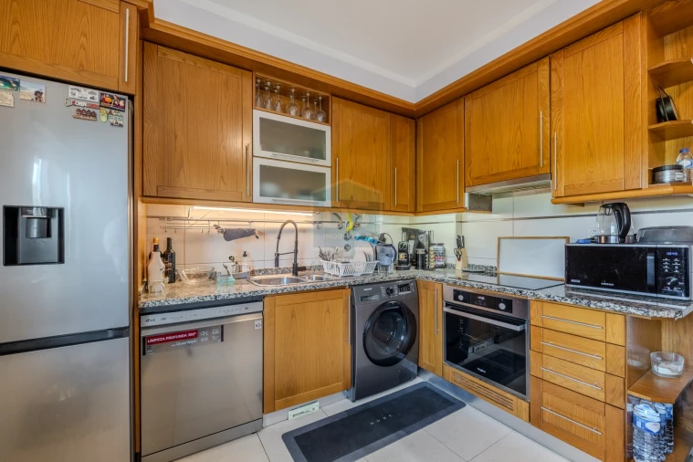 Apartamento T3 para Venda em Quelfes Foto 11