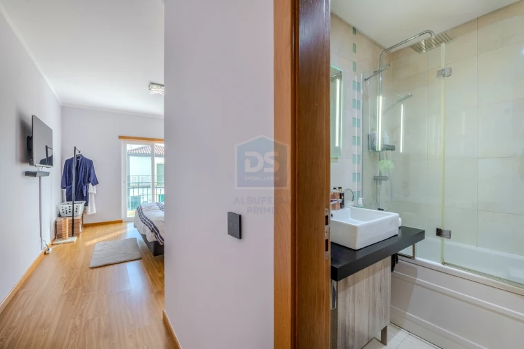 Apartamento T3 para Venda em Quelfes Foto 18