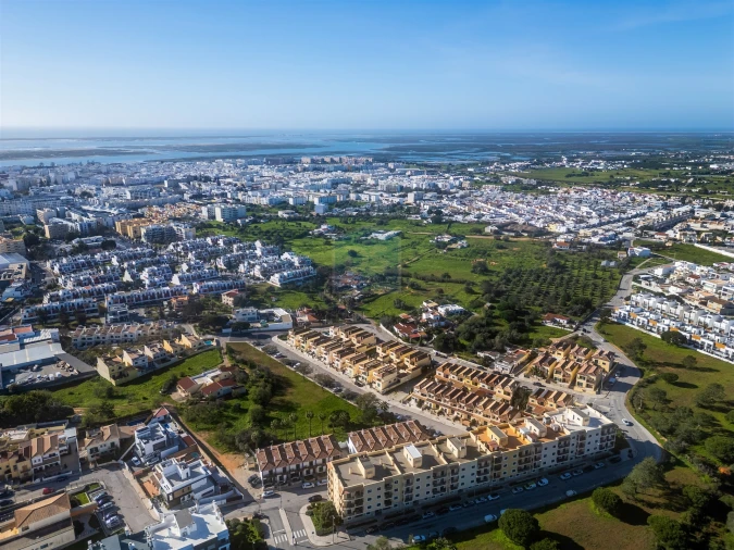 Apartamento T3 para Venda em Quelfes Foto 37