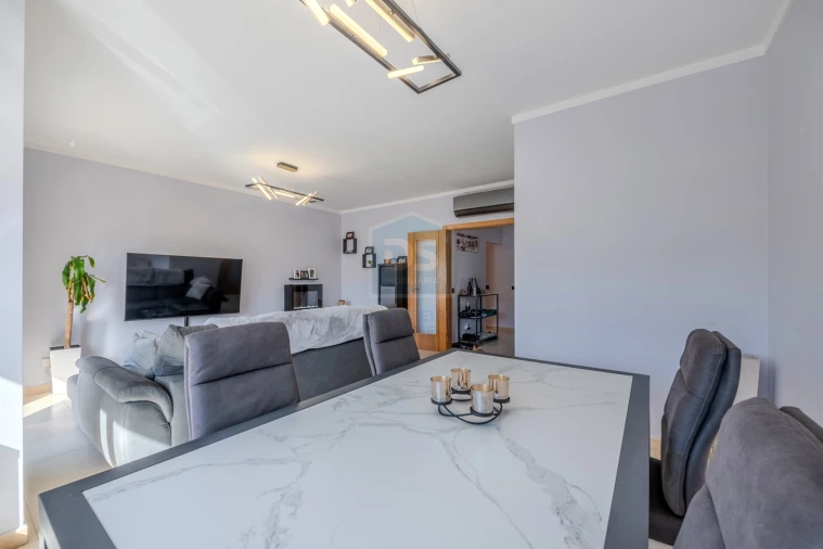 Apartamento T3 para Venda em Quelfes Foto 1