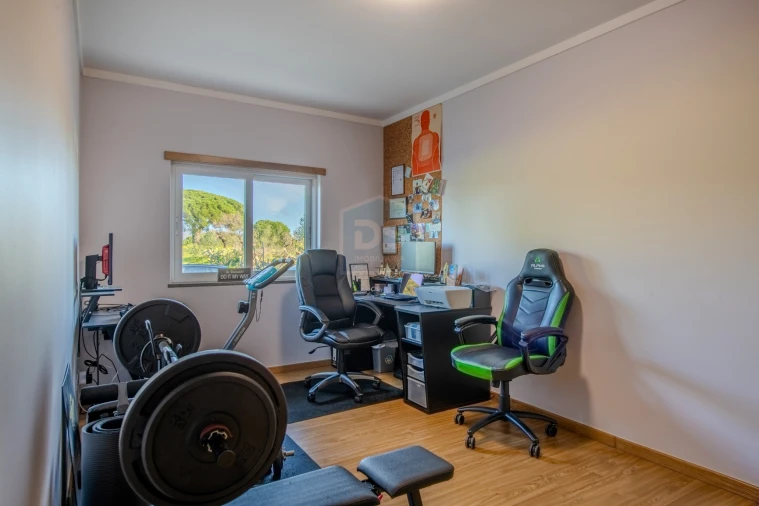 Apartamento T3 para Venda em Quelfes Foto 16