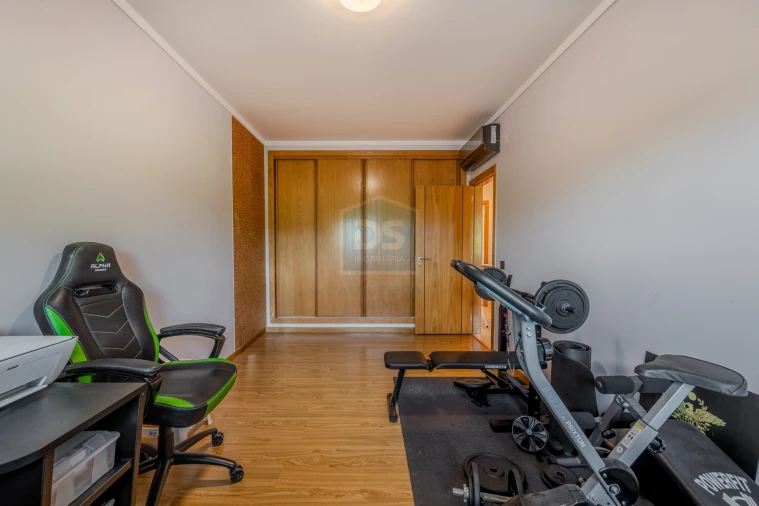 Apartamento T3 para Venda em Quelfes Foto 17