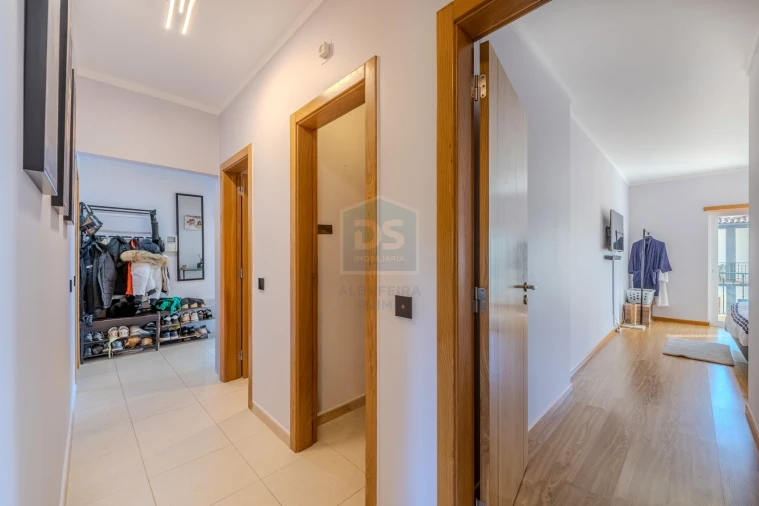 Apartamento T3 para Venda em Quelfes Foto 19