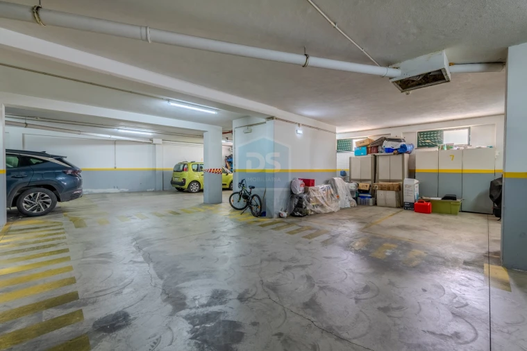 Apartamento T3 para Venda em Quelfes Foto 25