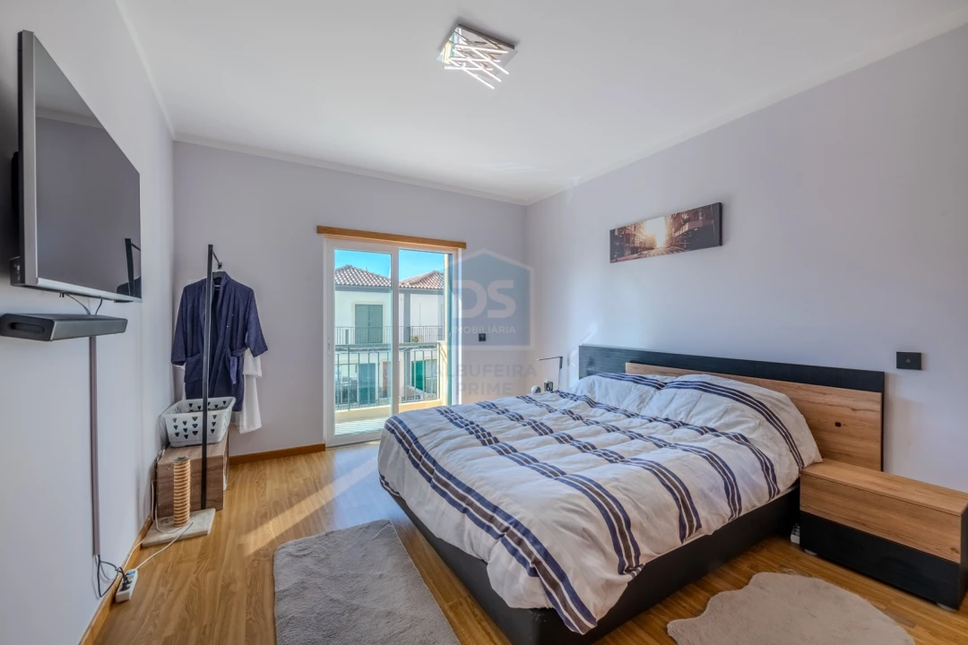 Apartamento T3 para Venda em Quelfes Foto 14