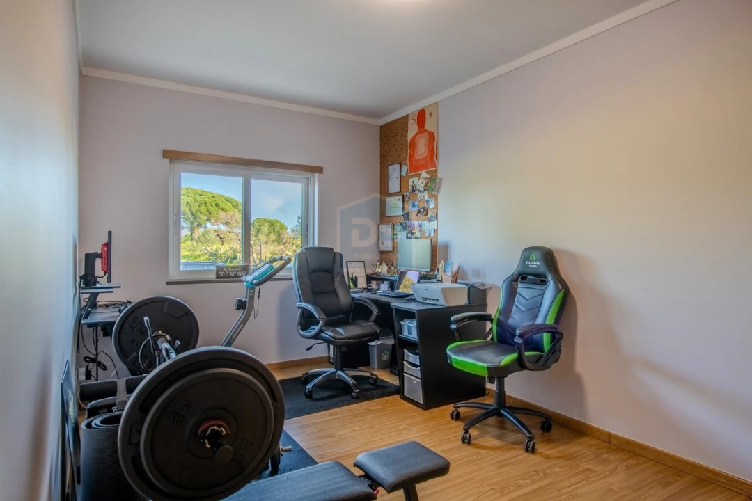 Apartamento T3 para Venda em Quelfes Foto 16