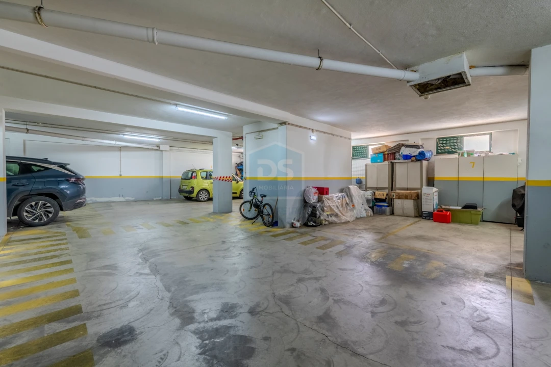 Apartamento T3 para Venda em Quelfes Foto 25